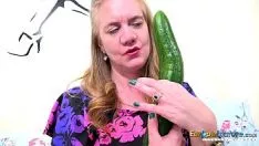 Oynat Olgun fucks Sabit içinde onu KEDİ ile bir dildo ve bir çarpık salatalık