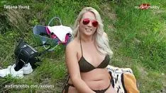 Abspielen Wilder Sex mit einer blonden Diva, die gerne Sex in der Natur hat