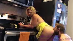 Jouer Sexe avec une blonde prête à baiser