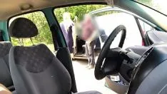 Oynat Arabanın direksiyonunda parmağımı amına koydum ve sonra seks yaptım