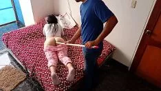 Oynat Ditamai'nin büyük horoz kıçına yapışıyor