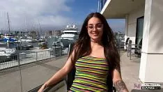 Oynat Catalina, Erkek Arkadaşıyla Porno Filmleri Gözyaşları Atan Küçük Ama Büyük Popolu Genç Bir Kızdır