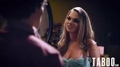 Reproducir Estas hermosas zorras tienen grandes culos y quieren ser folladas por un chico que está atado a