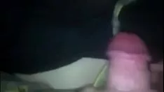 Odtwórz Młoda blondynka po raz pierwszy uczy się ssać kutasa od dojrzałej brunetki w okularach