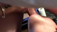Reproduzir Calcinha na beira da cama para se excitar na webcam