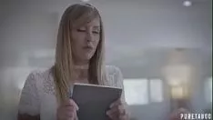 Afspelen Deze blonde teef met prachtige borsten wordt intens geneukt door een getalenteerde man die weet hoe hij het moet doen
