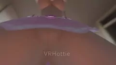 3D Blonde Hentai GF te trezește pentru o sesiune VRChat ERP de noapte în povești și Lap Dance