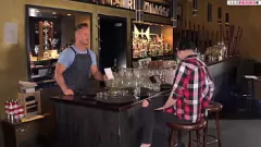 Reproduzir Punheta surpresa de Jenny no bar: real e amadora