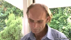 Der großschwänzige Ehemann sieht zu, wie ich seine junge brünette Frau teile und ficke