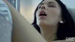 Sheri Vs intensives Teenie-Solo-Vergnügen: Ein Masturbations-Porno-Erlebnis