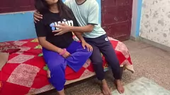 Intensa sessione di pecorina della coppia Desi: Chudai indiana dalle grandi tette con la loquace Soniya e Rahul