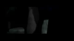 تشغيل MILF لاتينا يحصل مارس الجنس معلاغ في الظلام على الأريكة