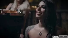Afspelen Stepmom reagan foxx vangen die het poesje van Gina Valentina likt