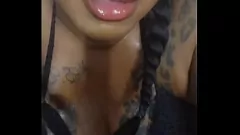 Jouer BBW Ebony Goddess Blackvelvet a envie d'une bite dure dans sa chatte humide