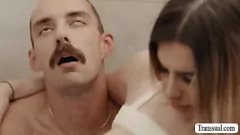 Oynat T-Girl Ivory Mayhem, Johnny B tarafından iç çamaşırı analize edildi