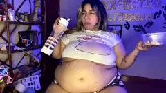 Redare Modelul webcam BBW Chubby Coraline este sălbatic cu dildo