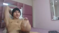 Reproduzir Sessão de punheta na webcam do pau grande: porra, muita saliva e leite