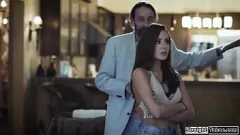 Oynat Üvey Kızın İsteksiz Oral Seks: Üvey Babanın Ağzındaki Büyük Yarak